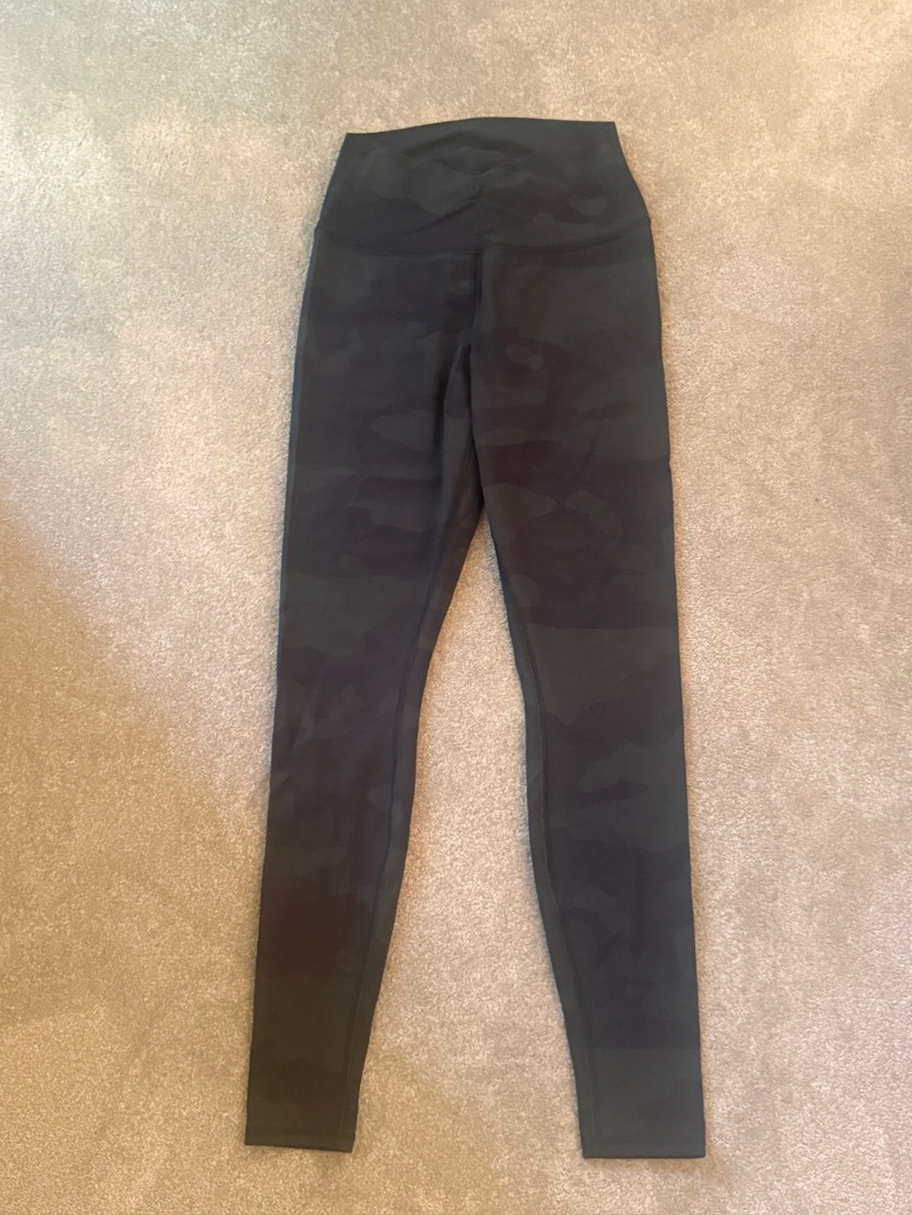 ALO camo leggings. size M